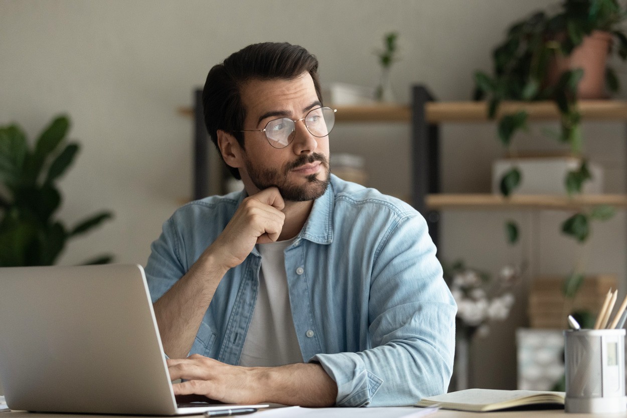 Die meisten Arbeitnehmer stellen sich dann und wann die Frage, was die Kollegen und Kolleginnen eigentlich verdienen. Aber darf man mit Kollegen über das Gehalt sprechen?