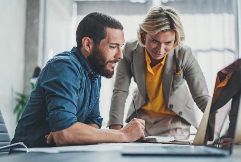 Mitarbeiter machen eine HR Portal Einführung