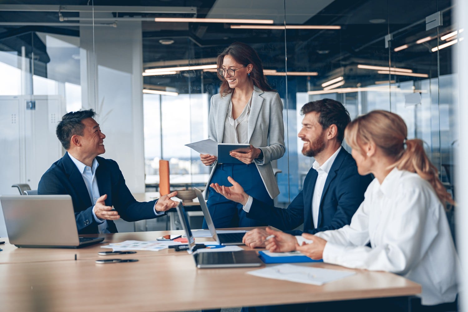 Zu den HR-Trends 2024 gehören u.a. KI und Employee Wellbeing