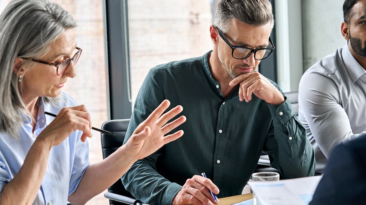 Ein Team von HR-Managern betreibt Krisenmanagement in HR