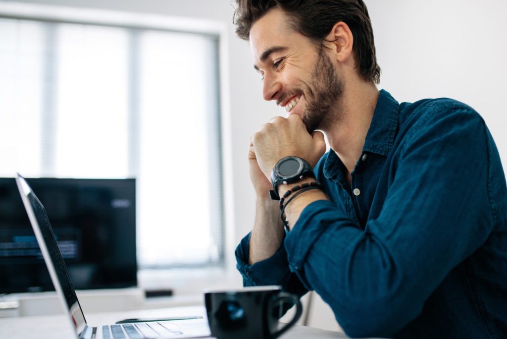 Unternehmer nutzt die DATEV-Schnittstelle zu HR WORKS